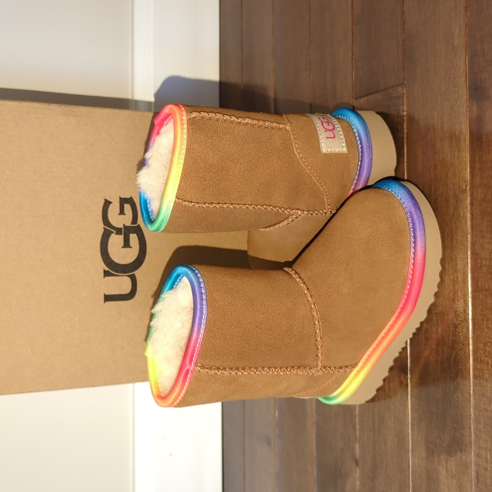 🆕 Ugg kids classics boots
